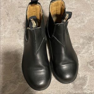 👛3/160. Blundstone boots